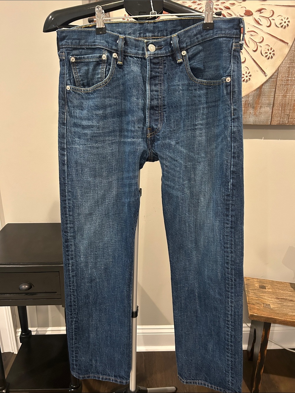 Levi's Men's Bootcut Jeans in Medium Blue Wash Size 34x32 / Button fly